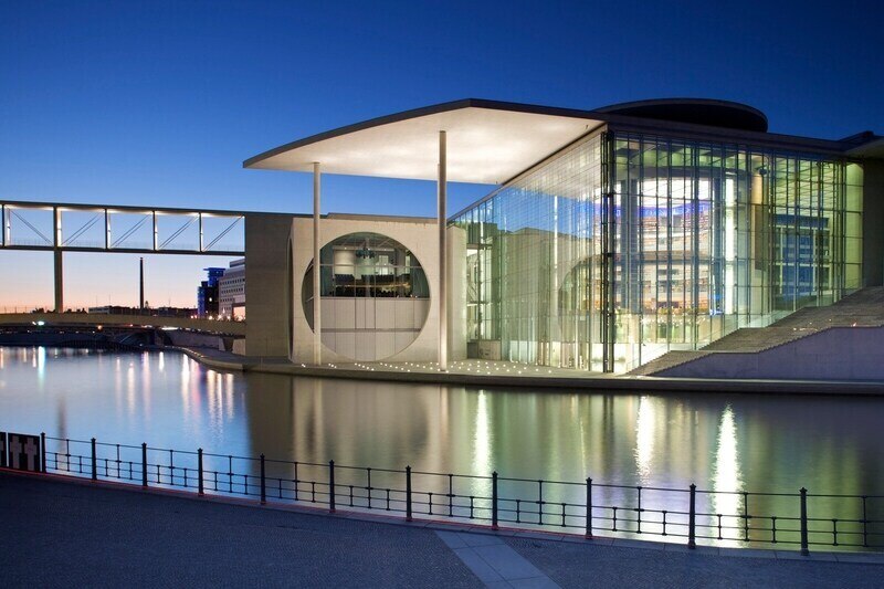 Marie-Elisabeth-Lüders-Haus, Berlin'de ne yapılır