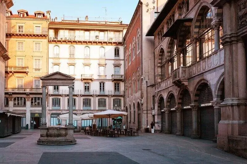 Piazza dei Mercanti, Milano'da ne yapılır