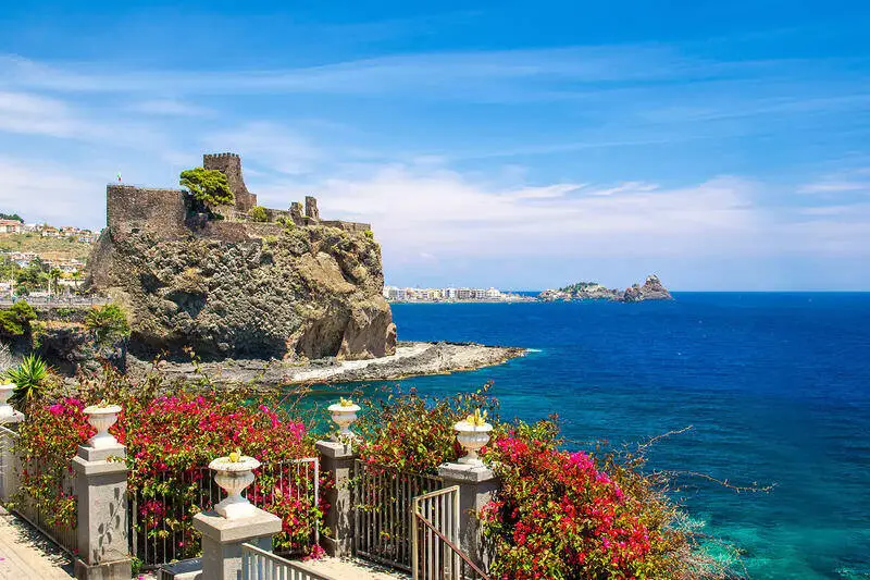 Aci Castello, Katanya