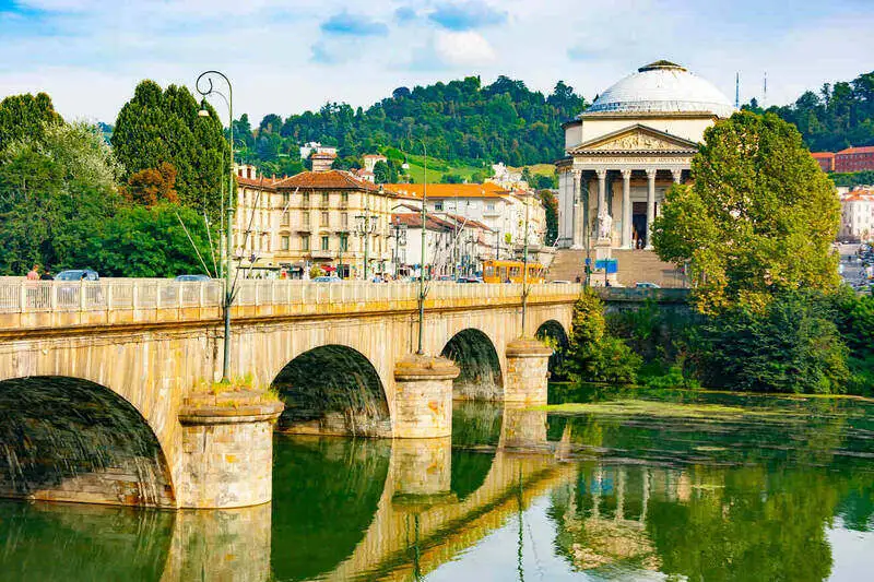 Borgo Po, Torino'da nerede kalınır