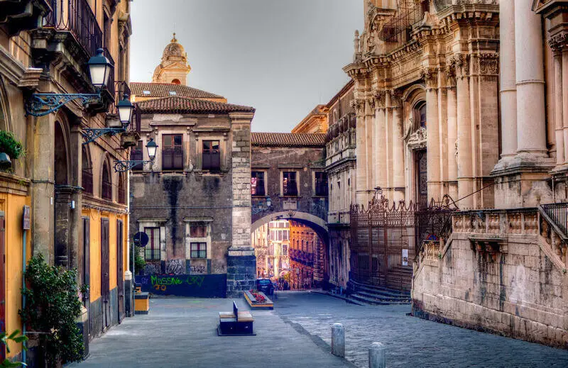 Via Crociferi, Katanya