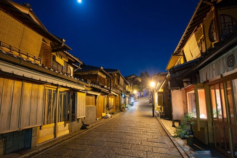 Higashiyama Semti